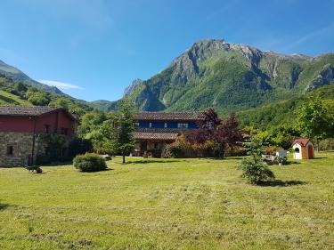 Casas rurales Valle de Bueida (Asturias) Casas rurales Valle de Bueida (Asturias)
