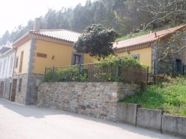 Apartamentos Las Camelias (Asturias) Apartamentos Las Camelias (Asturias)
