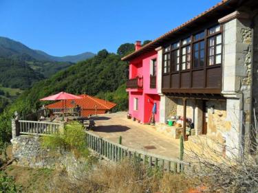 Apartamentos Rurales La Escuela (Asturias) Apartamentos Rurales La Escuela (Asturias)