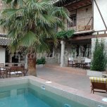 Patio (8 adultos + 2 niños)