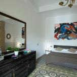 Habitación con acceso al jardín y al río