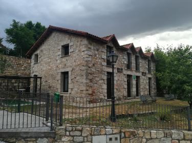 Casa Rural La Escuela (Madrid) Casa Rural La Escuela (Madrid)