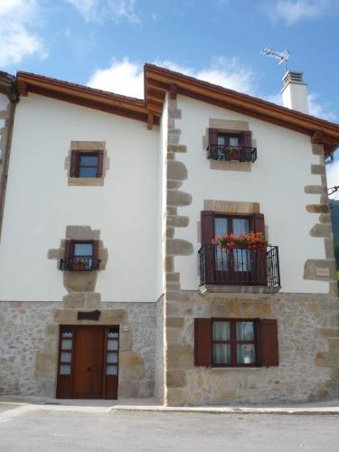 Casa Rural Erburu I y II (Navarra) Casa Rural Erburu I y II (Navarra)