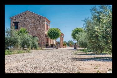 La Hacienda Dora (Sevilla) La Hacienda Dora (Sevilla)