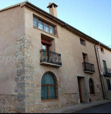 Casa Larona (Teruel) Casa Larona (Teruel)