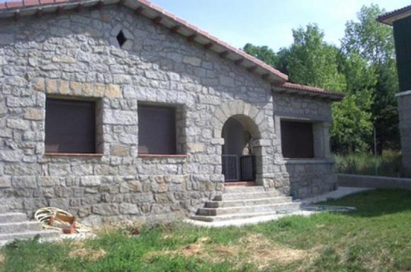 Navaquesera (Ávila) Qué ver y dónde dormir