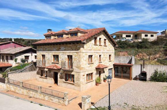 Rabanera del Pinar (Burgos) Qué ver y dónde dormir