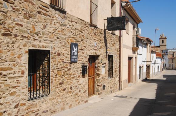 Navas del Madroño (Cáceres) Qué ver y dónde dormir