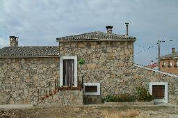 Villanueva de Alcorón (Guadalajara) Qué ver y dónde dormir