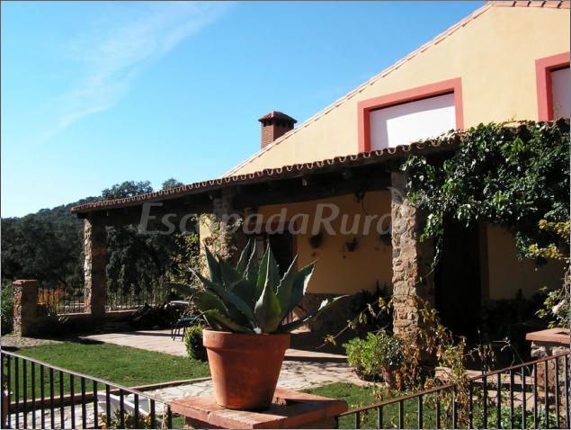 El Capirote - Casa rural en Cortelazor (Huelva)