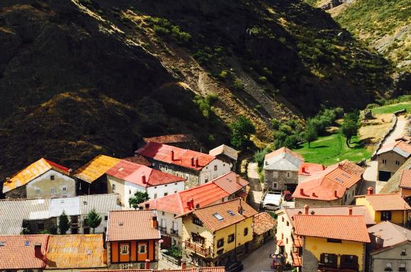 Llánaves de la Reina (León) Qué ver y dónde dormir