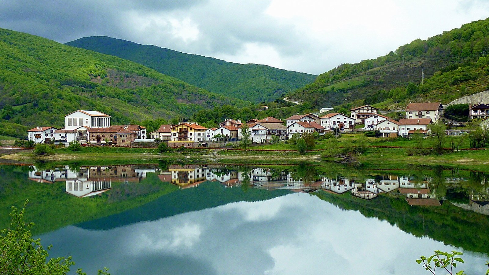 Alquiler de coches en Mirafuentes, Navarra (España) - Alquiler Coches